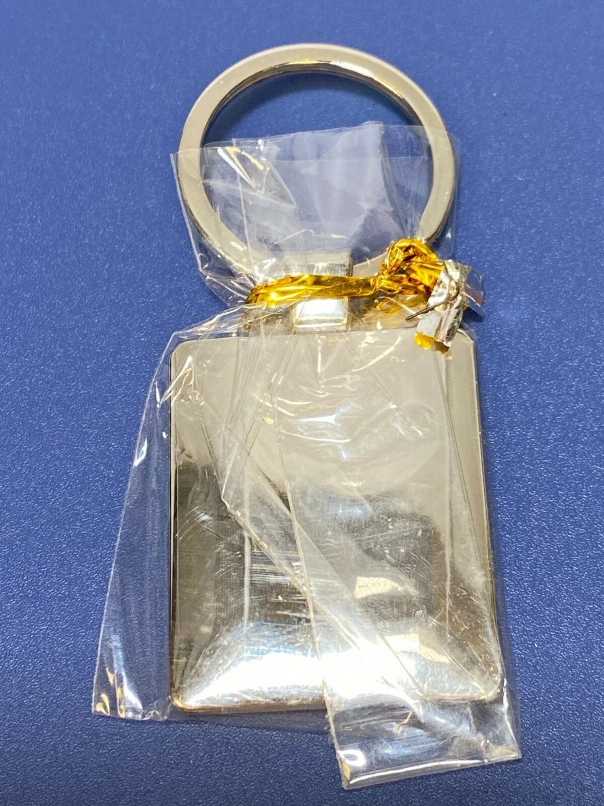 New York City Souvenir Metal Keychain – Statue of Liberty & Skyline Design Blue Gold Key Ring