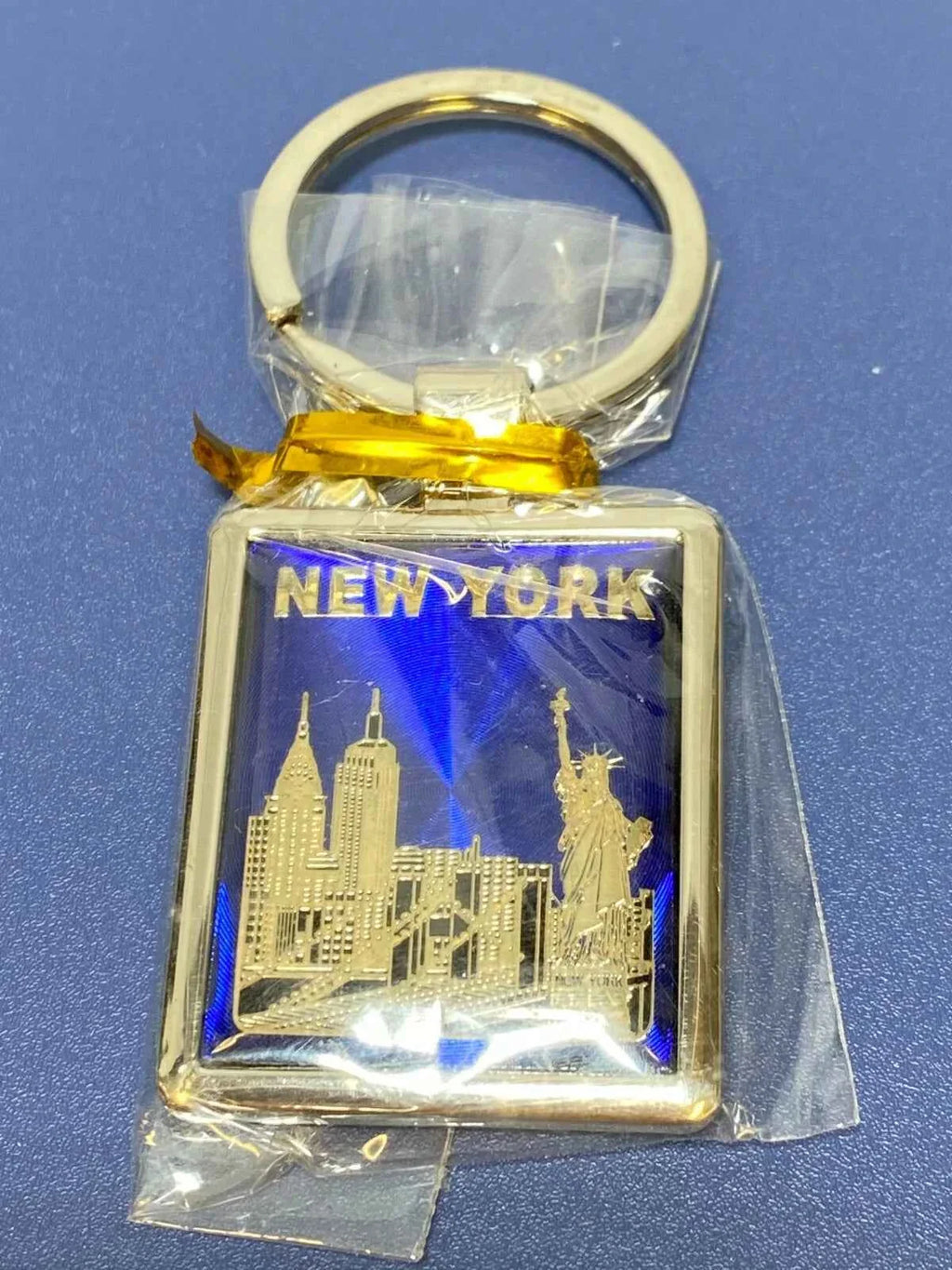 New York City Souvenir Metal Keychain – Statue of Liberty & Skyline Design Blue Gold Key Ring
