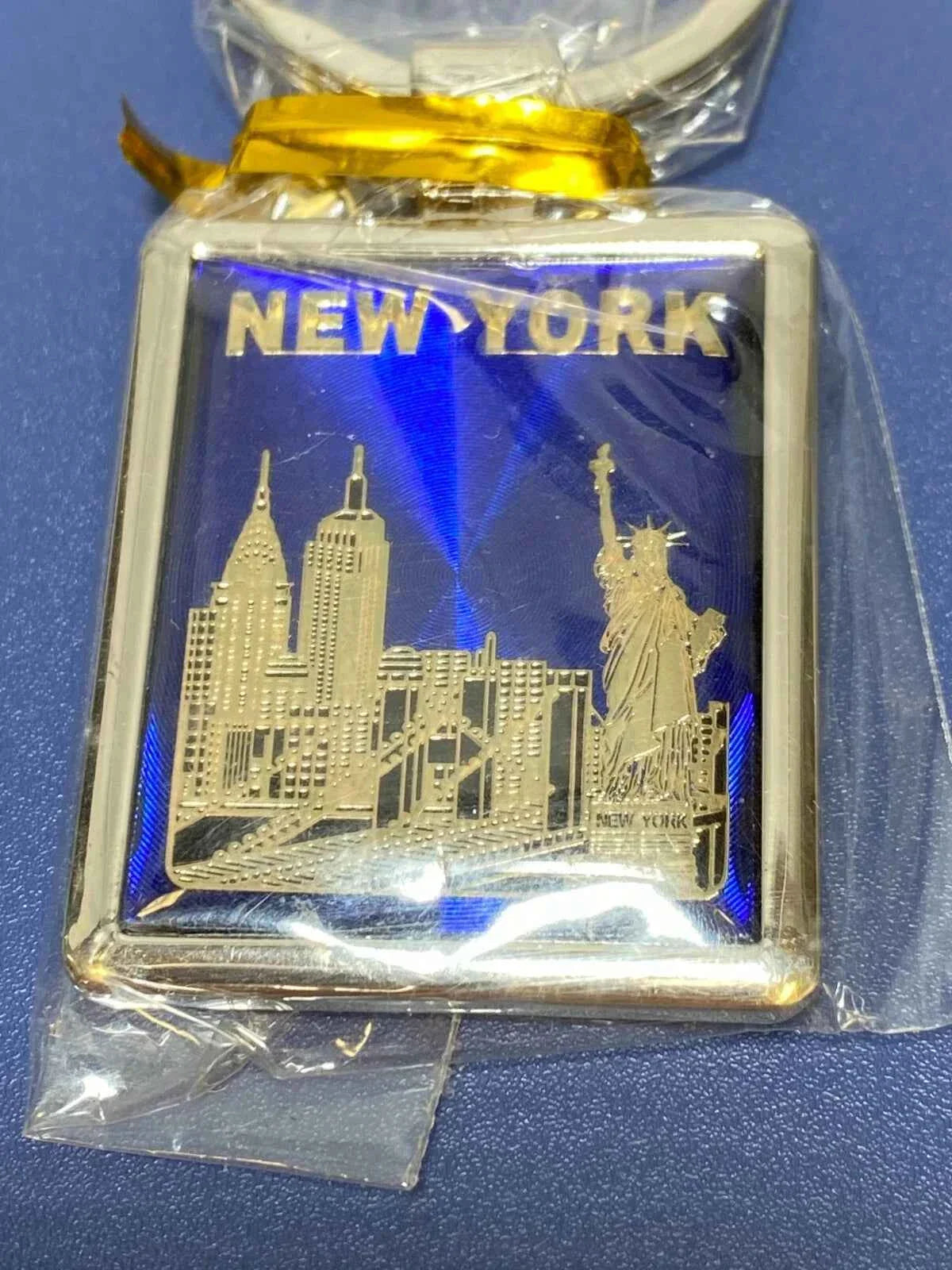 New York City Souvenir Metal Keychain – Statue of Liberty & Skyline Design Blue Gold Key Ring
