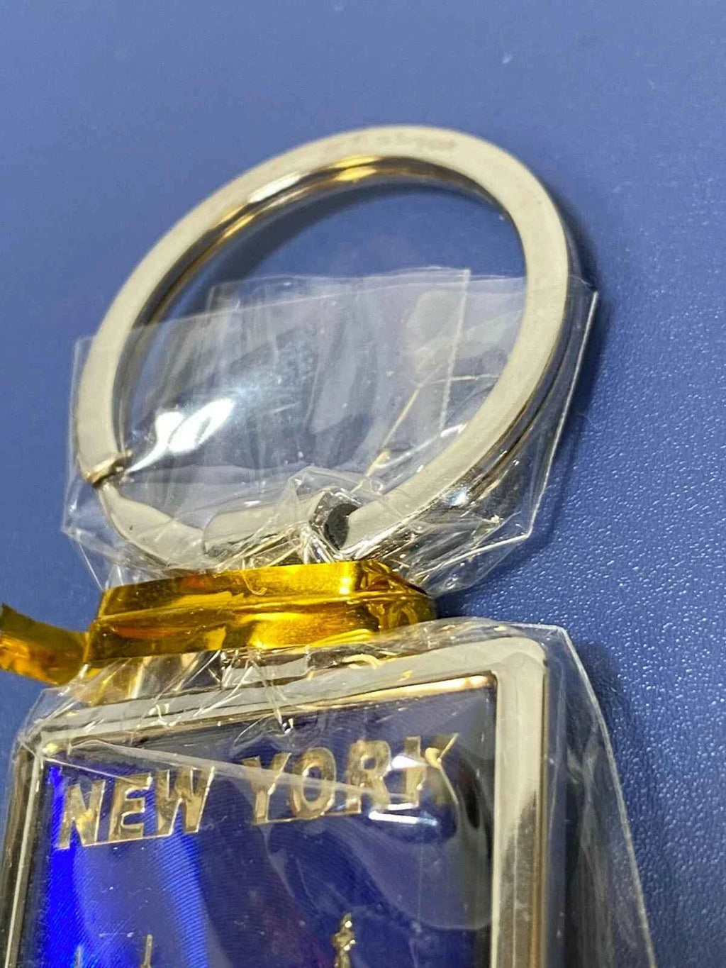 New York City Souvenir Metal Keychain – Statue of Liberty & Skyline Design Blue Gold Key Ring